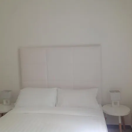 D'amare Via Roma בית הארחה 2*